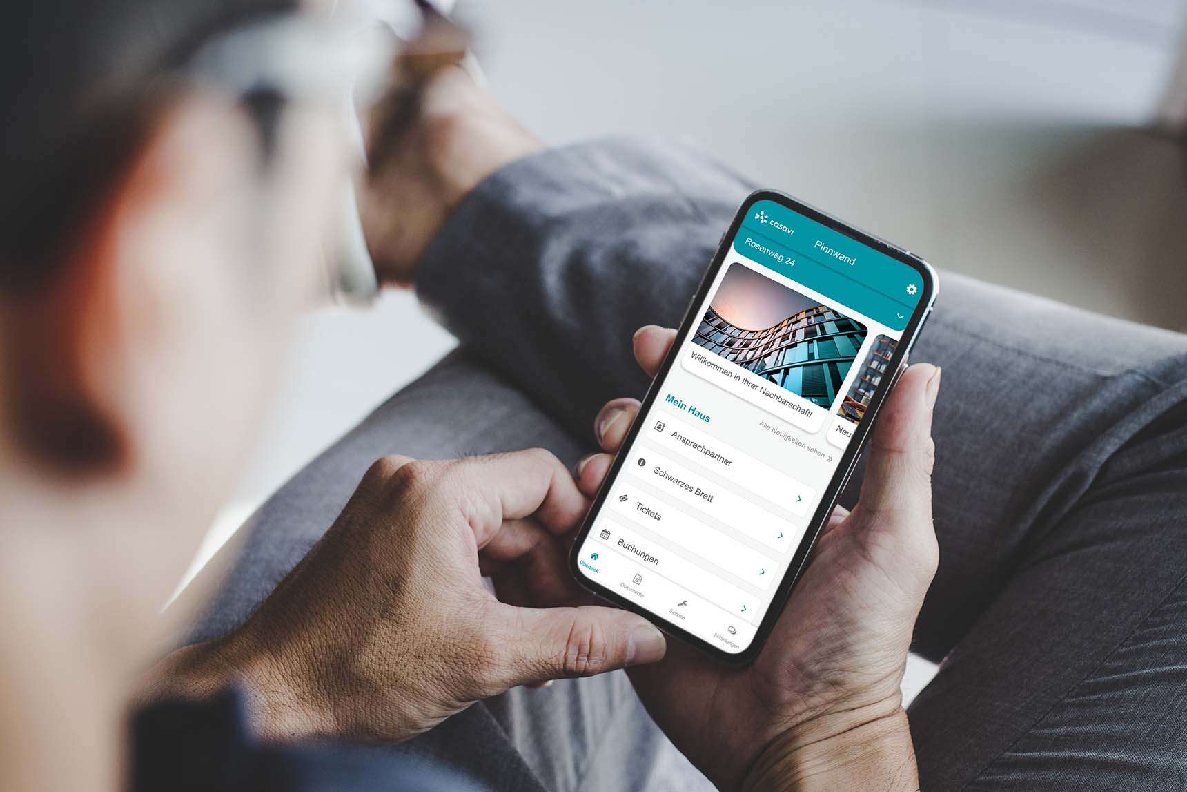 Bewohner nutzt die casavi App.
